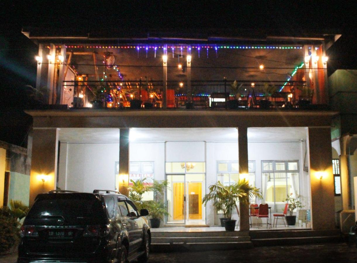 Hotel Mathilda Maumere Exterior photo